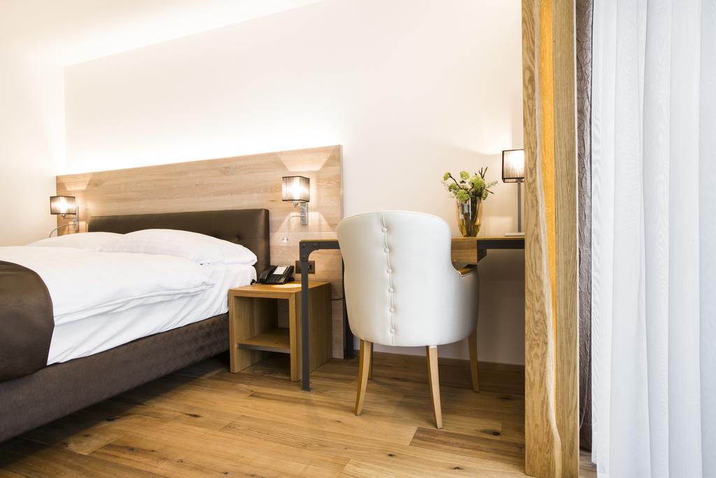 Romantik Hotel Le Vignier Avry-devant-Pont Стая снимка